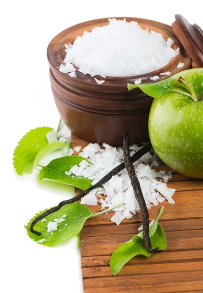 Aromatherapy - green apple, bath salt and vanilla beans — Stock Photo, Image
