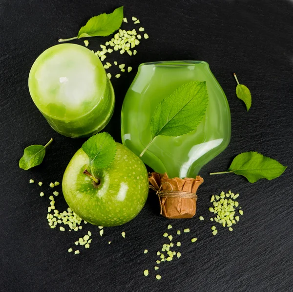 Top view of green apple with spa and aromatherapy accessories — Stock Photo, Image