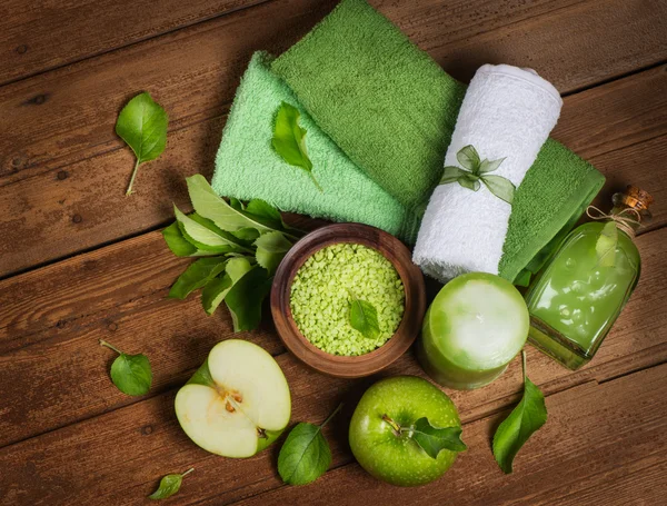Spa concept with green apples  top view — Stock Photo, Image