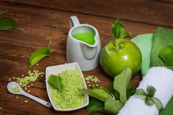 Green apple and spa item — Stock Photo, Image