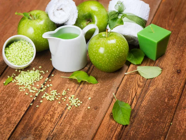 Spa sammansättning av grönt äpple — Stockfoto