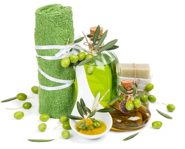 Naturaleza muerta spa de aceitunas verdes — Foto de Stock