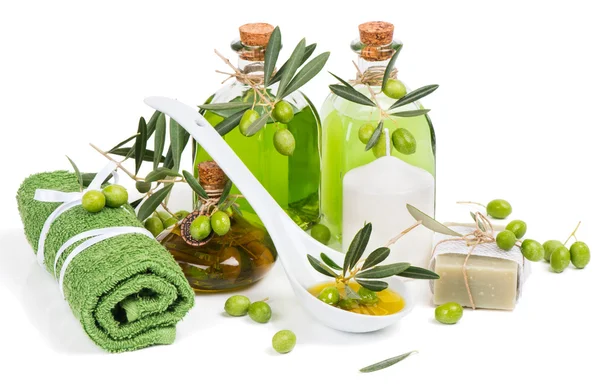 Composition spa avec des produits d'olive verte — Photo