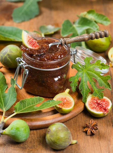 Jar with fig jam and ripe figs — Stock Photo, Image