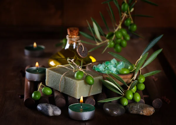 SPA und Wellness mit Olivenfrüchten — Stockfoto
