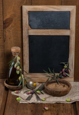 Zeytin sofra ahşap kase, gri Tekstil peçete ve b