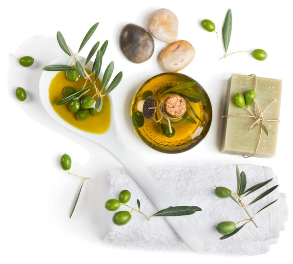 Vue de dessus des accessoires de spa et des olives — Photo