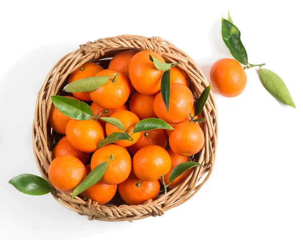 Mandarin in a wicker basket — Stock Photo, Image