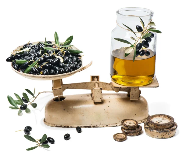 Balance scale fresh of olives and olive oil — Stock Photo, Image