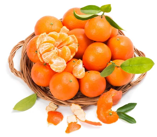 Tangerines in wicker tray — Stock Photo, Image