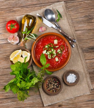 taze domates çorbası