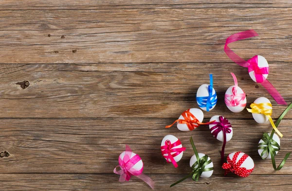 Top view of easter eggs decorated bows — Stock Photo, Image