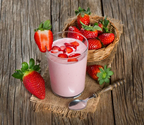 Yogurt with fresh strawberries in a glass — Stock Photo, Image