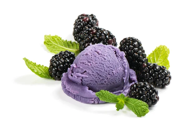 Bramble zmrzlina s berry a mátou — Stock fotografie