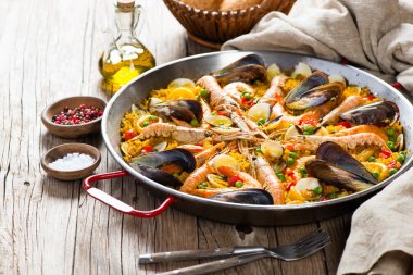  Spanish seafood paella clipart