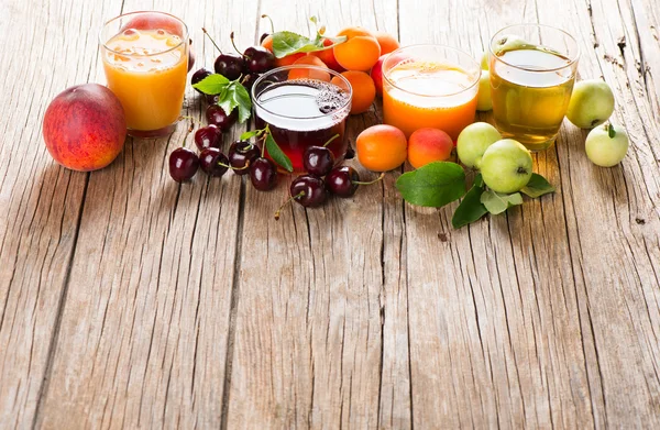 Fresh juice from summer fruits — Stock Photo, Image