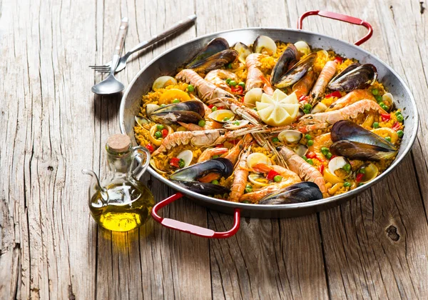 Paella traditionnelle espagnole — Photo