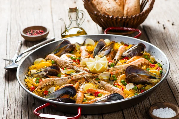 Spanish dish paella with seafood — Stock Photo, Image