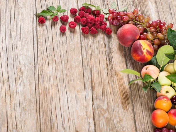 Frutta fresca varia e bacche — Foto Stock
