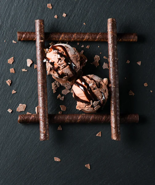 Postre de helado de chocolate, disparado desde arriba —  Fotos de Stock