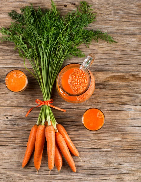 Carrot and carrot juice — Stock Photo, Image