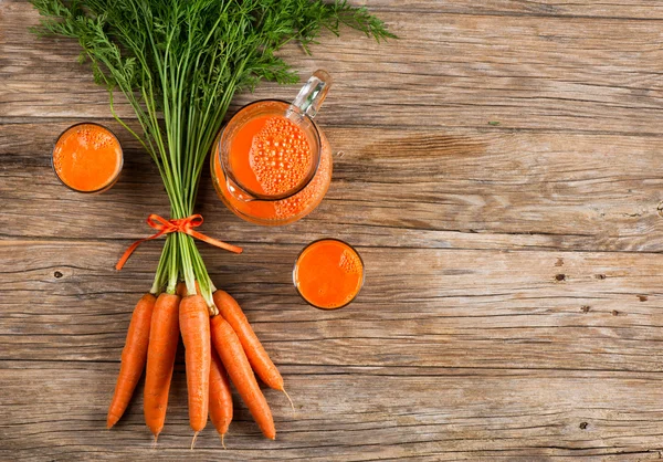 Freshly squeezed carrot juice — Stock Photo, Image