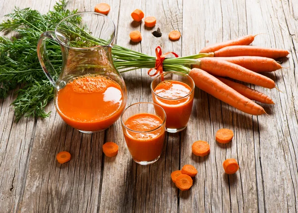 Sumo de cenoura, bebida saudável — Fotografia de Stock