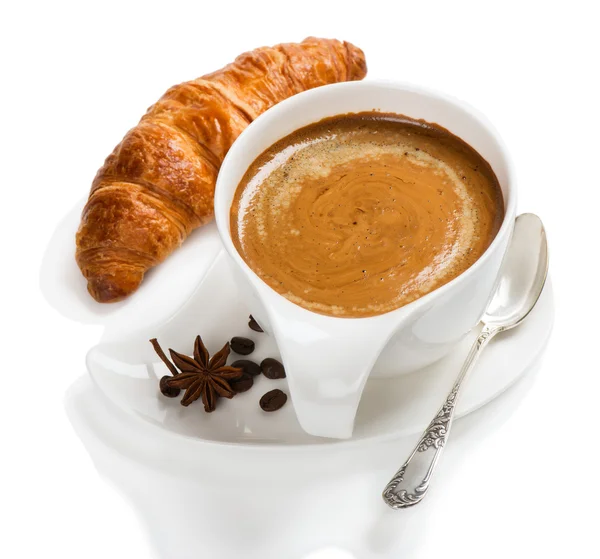 Croissant fresco y café — Foto de Stock