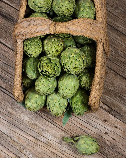 Alcachofas orgánicas frescas —  Fotos de Stock