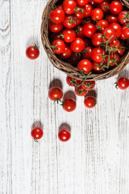  Hasır sepet kiraz domates, üstten görünüm