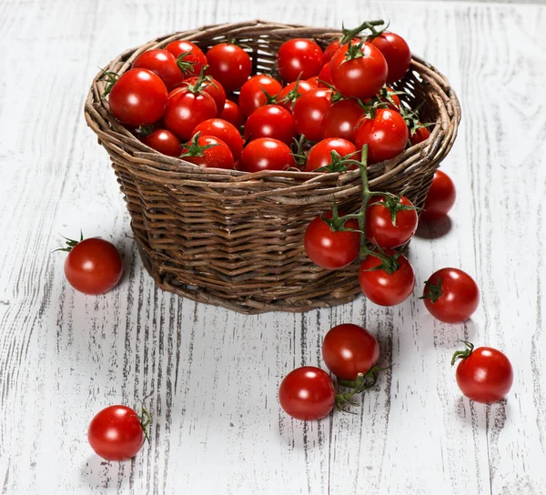 Tomates cereja vermelha — Fotografia de Stock