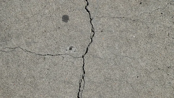 材料的结构和背景 沥青路面独特的裂缝形式 — 图库照片