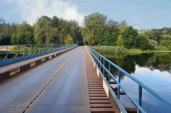 Iron Bridge over the river — Stock Photo, Image