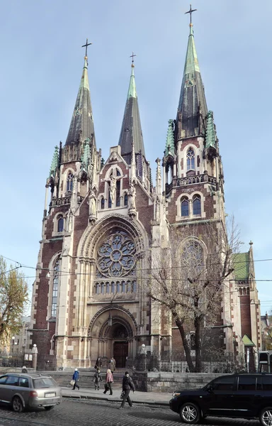 Kyrka, templet. Lviv, Ukraina. Katolska kyrkan St. Olha och Elizabeth.City landskap. — Stockfoto