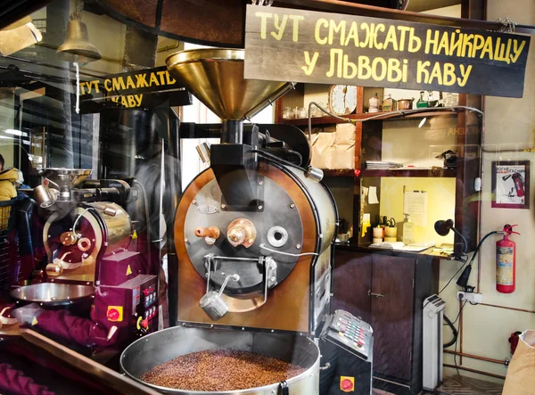 Manufacturing and grinding coffee. The museum a coffee  in Lviv. Ukraine. — Stock Photo, Image