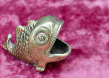 Kül tablası - bronz balık