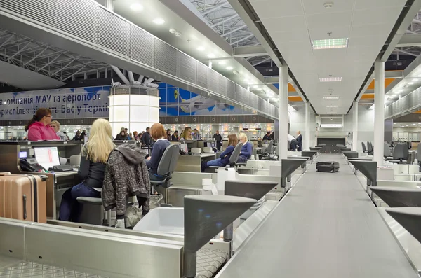 Havaalanı. Bagaj, gümrük Gümrükleme Bagaj. Kiev Borispol. 1 Ekim 2013
