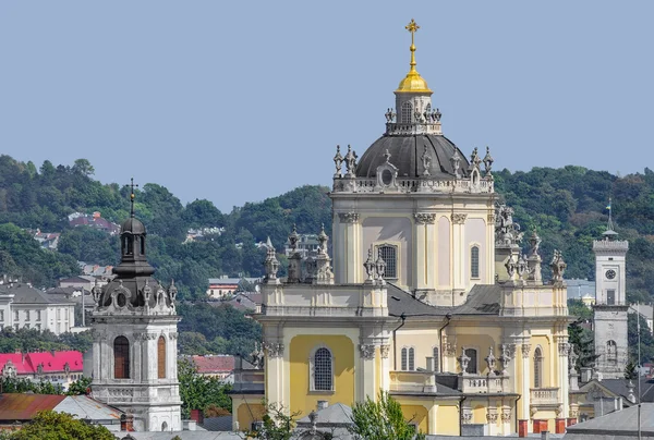 Kyrka, tempel, landmark. Ukrainska grekisk katolsk helgedom hem kyrkan. St George-katedralen i Lviv — Stockfoto