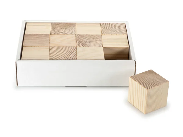 Bir karton kutu içinde bir ağaçtan küpleri