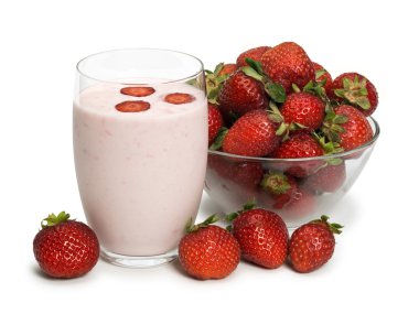 Yoğurt ve çilek ile bir vazo ile cam