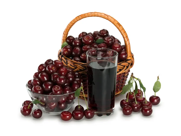 Cherry juice and cherry berries in a basket — Stock Photo, Image