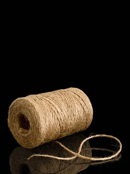 Hank Jute Twine Lying Horizontal Isoliert Auf Schwarz — Stockfoto