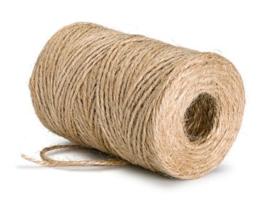 Hank of jute sicim yalan beyaz üzerinde yatay olarak izole edilir.