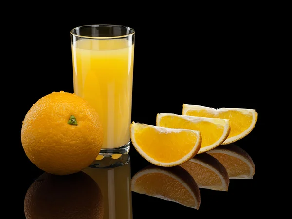 Vaso de jugo de naranja con fruta — Foto de Stock