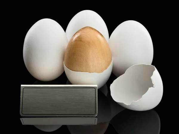 Яйца и информационная вывеска — стоковое фото