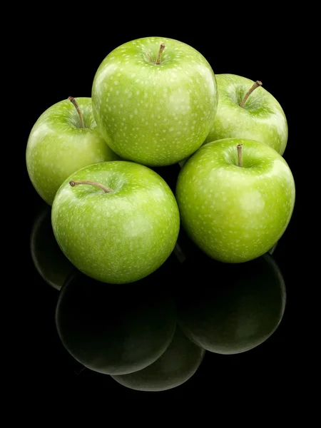 Vijf groene appels — Stockfoto