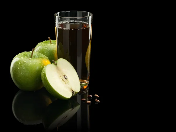 Dos manzanas verdes y jugo — Foto de Stock