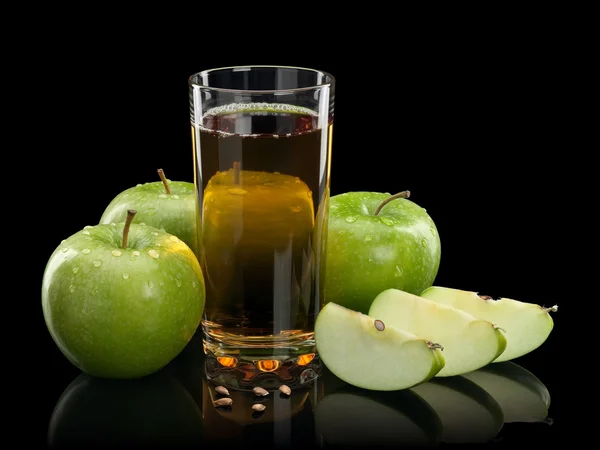 Tres manzanas verdes y vaso de jugo — Foto de Stock
