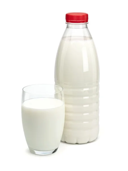 在一个塑料瓶和一杯牛奶 — 图库照片