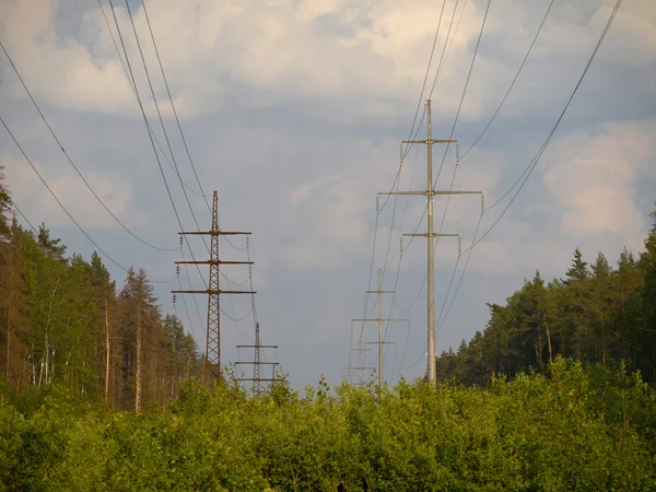 High-voltage transmission line — Stock Photo, Image